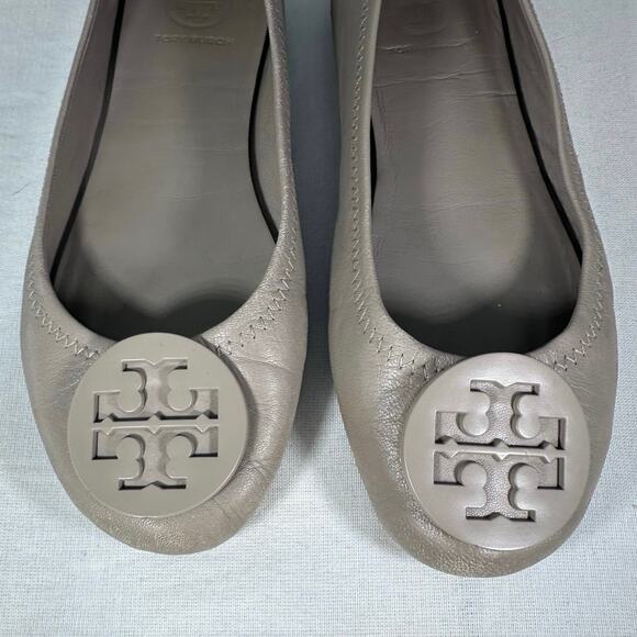Tory Burch Women’s sz 5.5 Minnie Travel Ballet Flat French Gray Neutral Leather - Picture 8 of 12